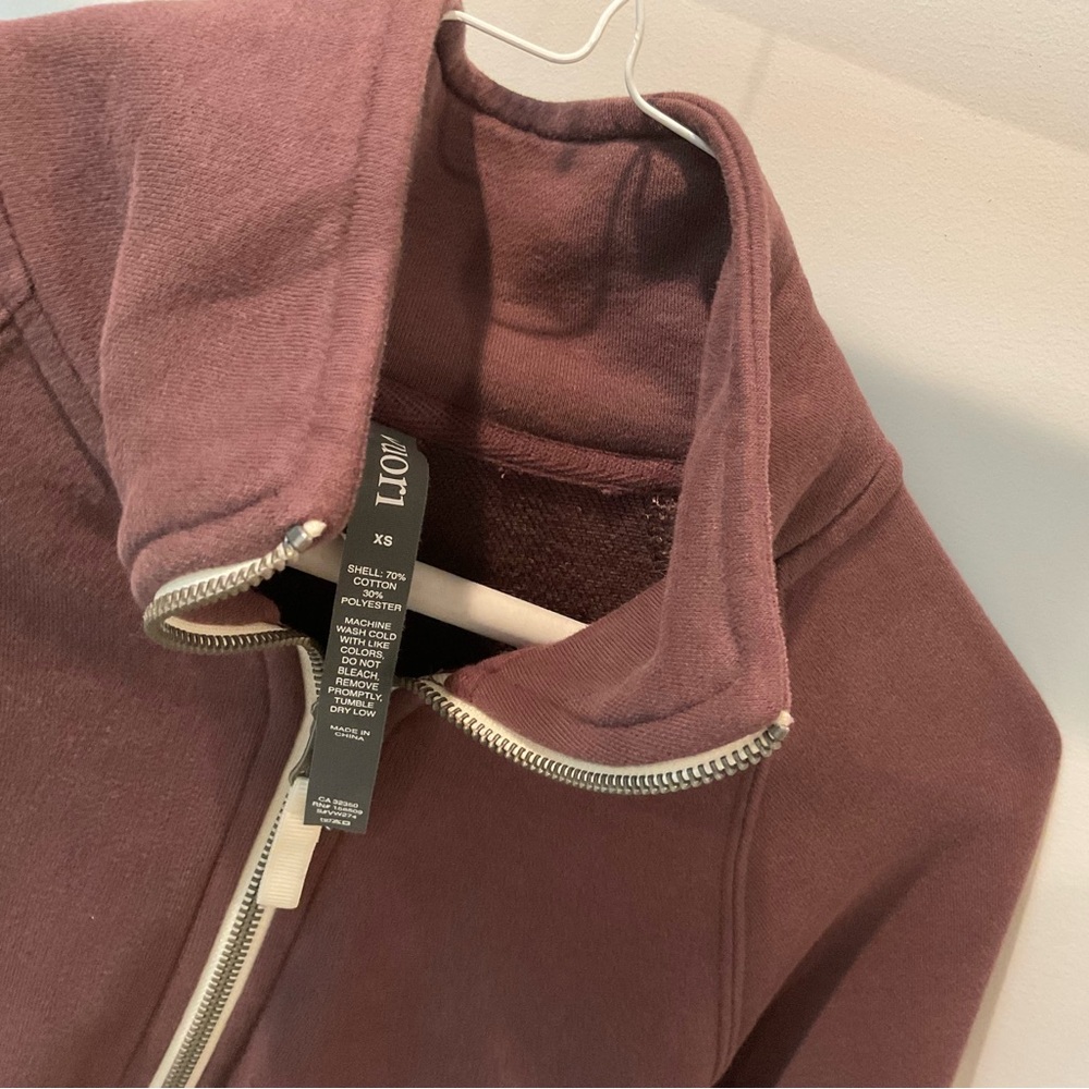 Vuori Zippered Cropped, Soft & Cozy Sweatshirt with drawstring waist, XS